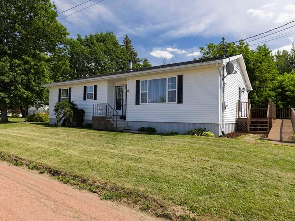 96 Queen St, Pugwash, NS B0K 1L0