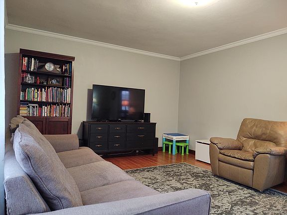4th image of 108 5th Ave N
