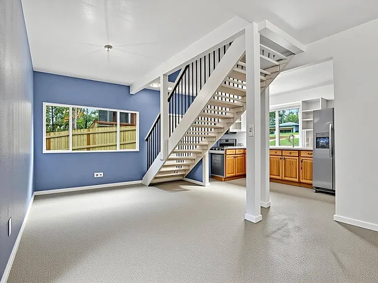 31 Paradise Loop — Photo 3
