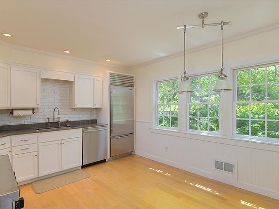 5th image of 19 Lawridge Heights