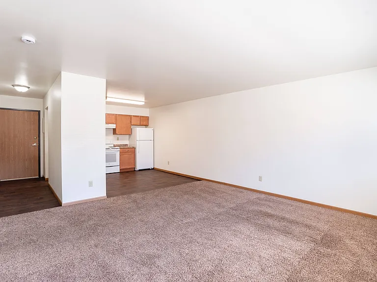 Fargo, ND Birchwood 2 Apartments | 21A | Living