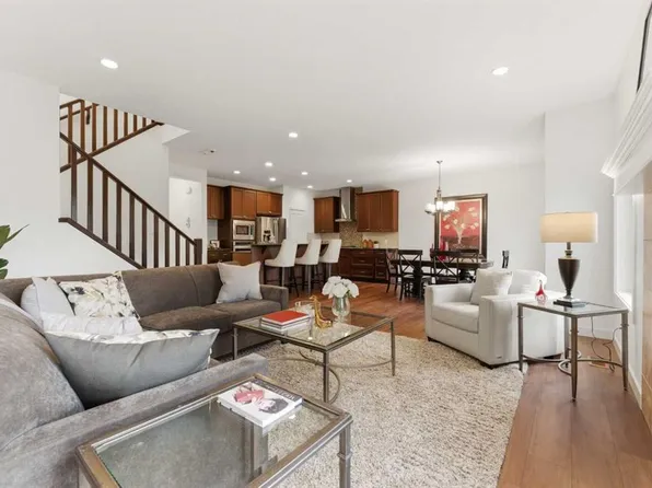 102 NW Cranarch Cmn SE, Calgary, AB T3M 1M1