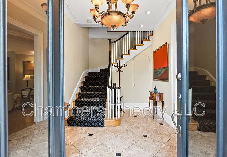 2131 South St NW — Photo 2