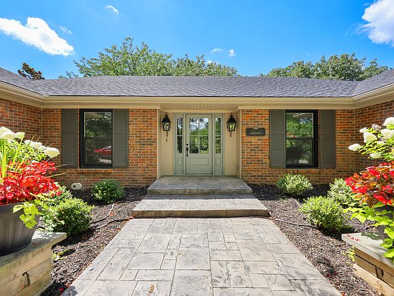 2nd image of 883 Edgewater Dr