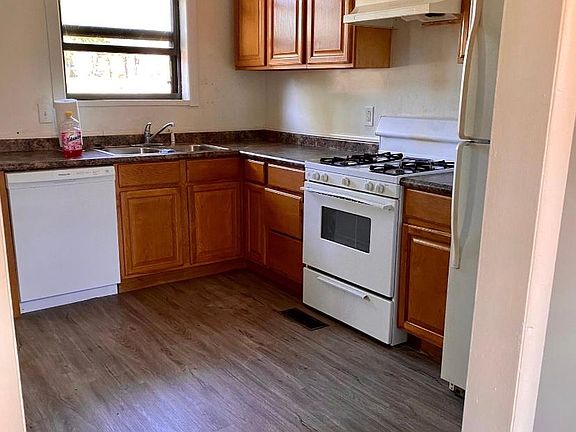 3rd image of 2374 W Holly St