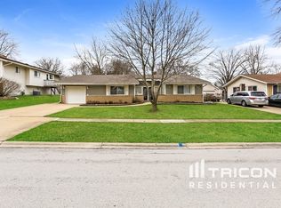 6328 Dean Dr, Woodridge, IL 60517