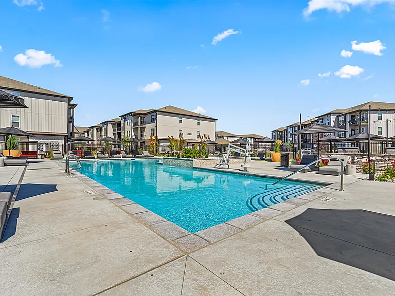 The Logan Luxury Apartments — Photo 50