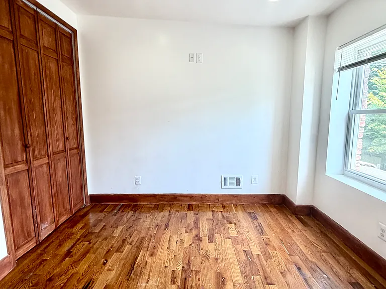 1819 N Port St — Photo 15
