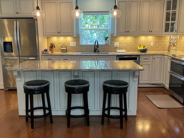 4050 Dresden Dr — Photo 4