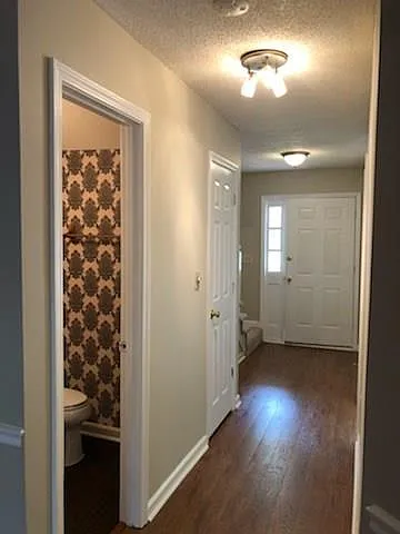 1135 Country Club Pl NW — Photo 2