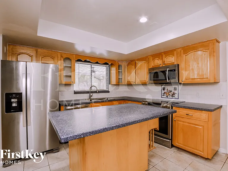 111 Slade Dr — Photo 6