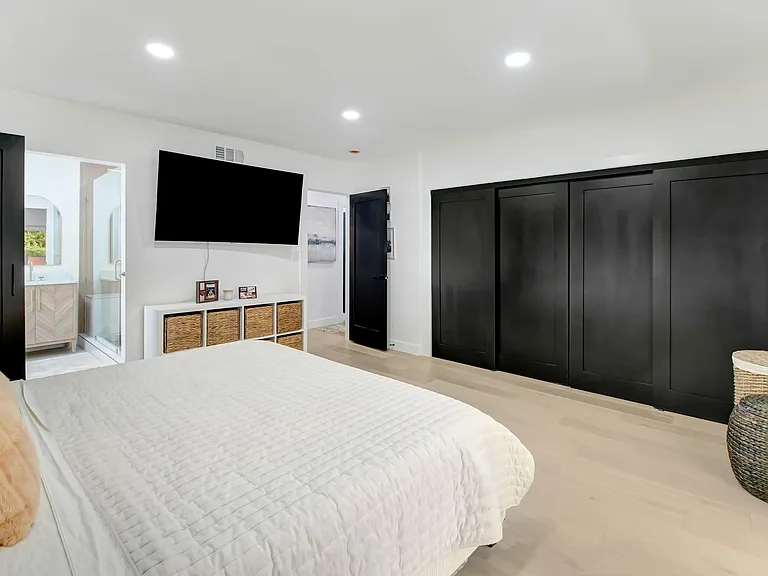 23209 Bigler St — Photo 33