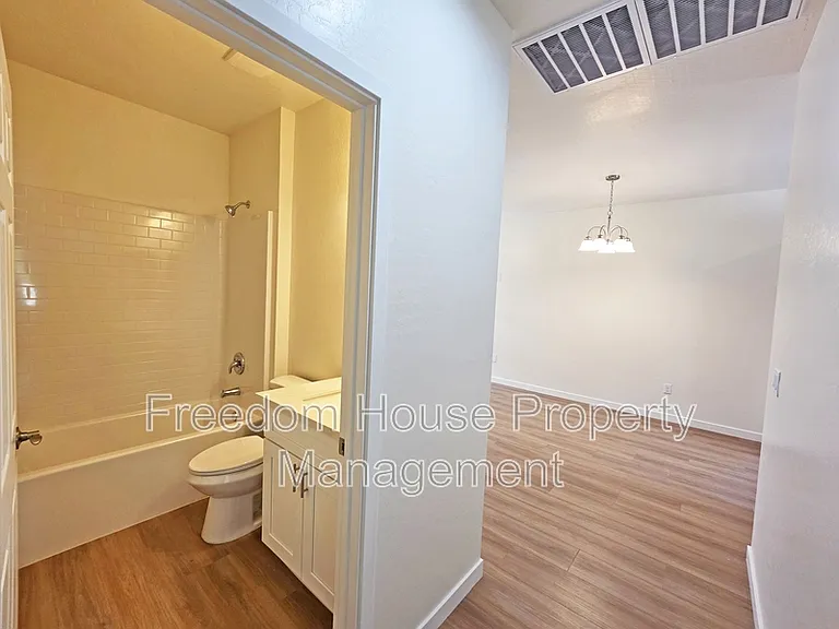 1701 Sycamore Ave #A — Photo 23