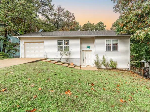 110 Jay Ln, Eureka Springs, AR 72632