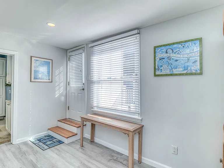 8 N Nashville Ave — Photo 11
