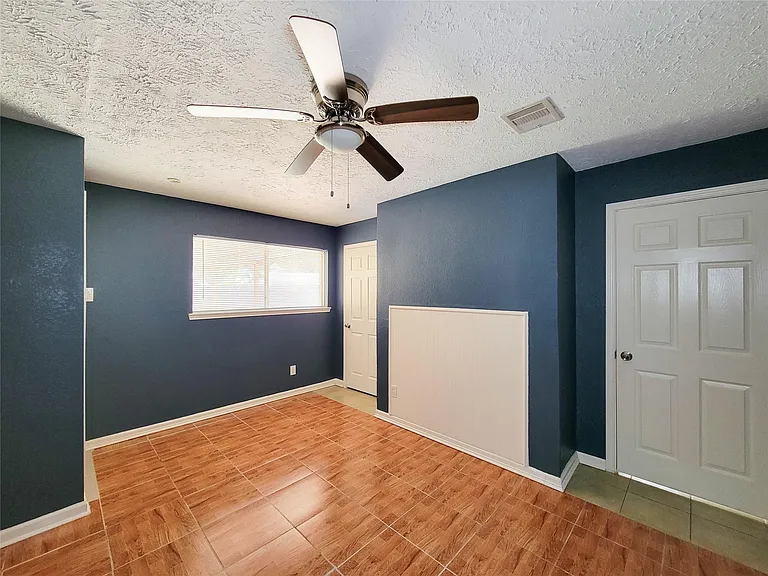 409 S Travis St — Photo 19