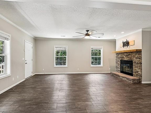 4th image of 75451 Beverly Dr