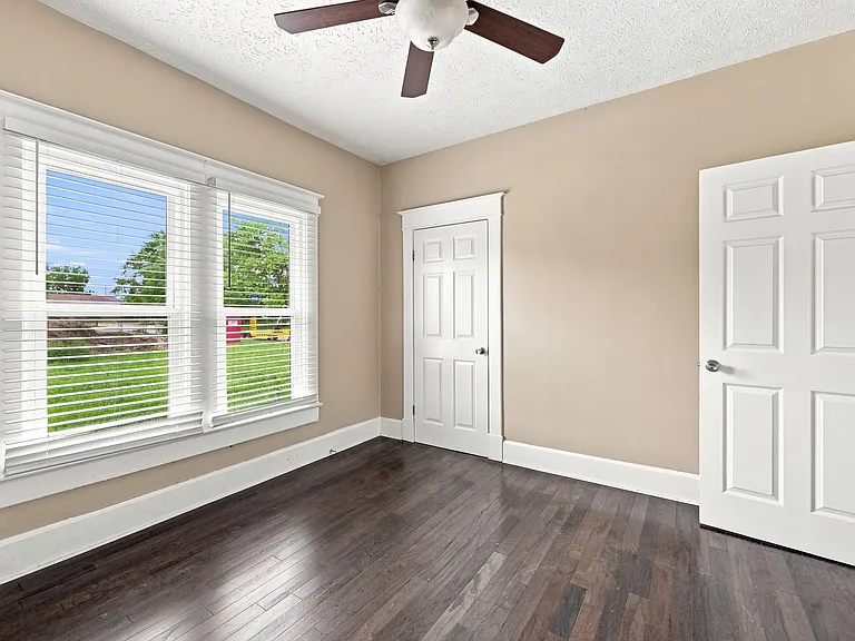 2942 Macpherson Ave — Photo 11