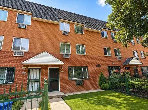3328 14th St, Astoria, NY 11106