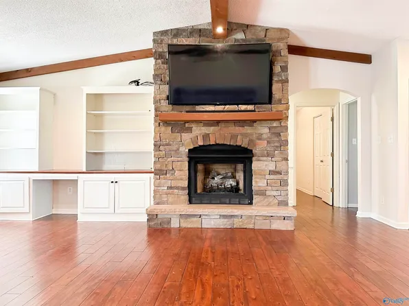 2806 Longfellow Ct SW, Decatur, AL 35603