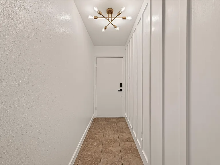5347 Lincoln Green Dr — Photo 3
