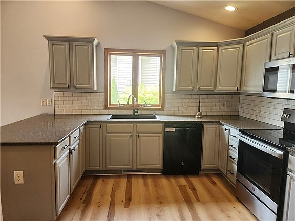 3rd image of 321 Nicholas Street