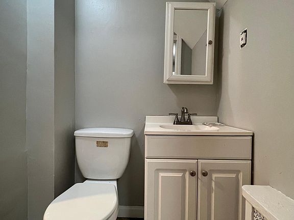 5th image of 670 Orchard St #1