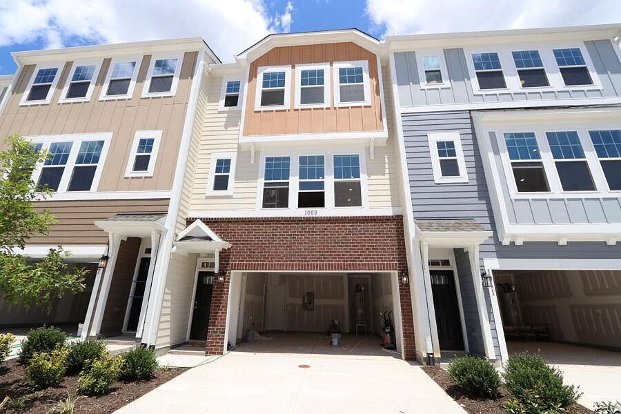 1st image of 1009 Manorhaven Dr #5