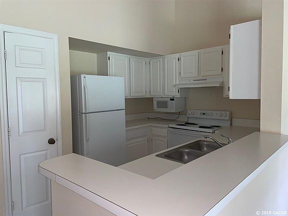 5th image of 10000 SW 52nd Ave APT Gg194