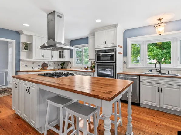 2135 Mullen Rd, Omaha, NE 68124