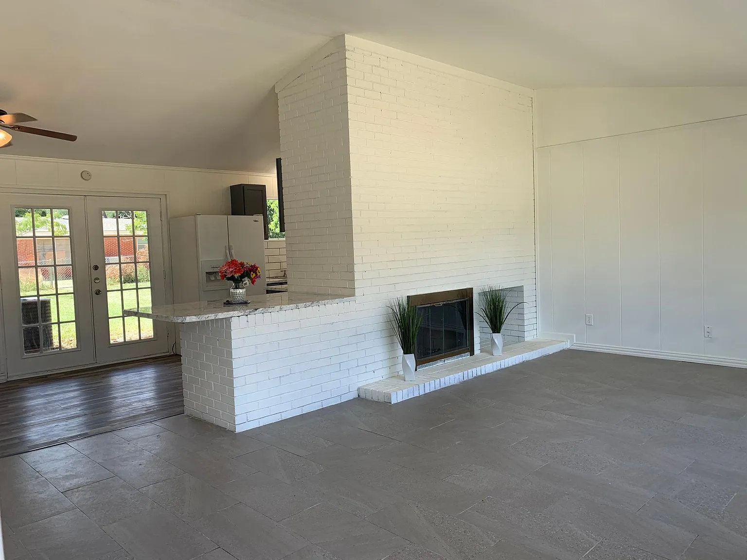 3 bed, 1.5 bath, 1278 sqft, $2,200 — Photo 2