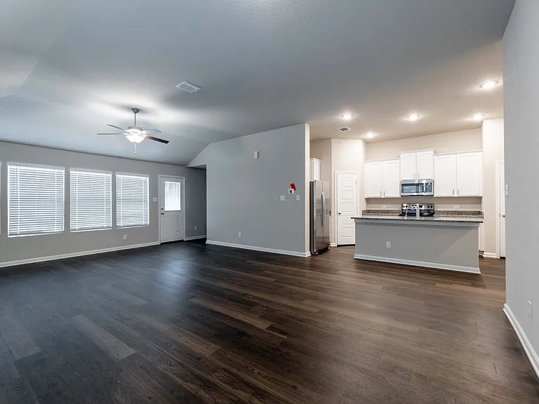 1120 Eagle Xing — Photo 7