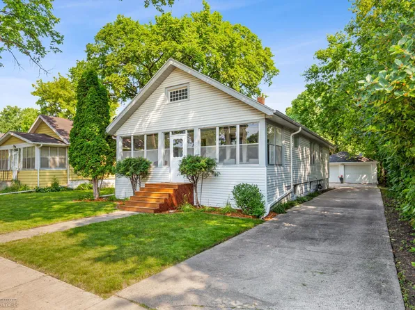 1515 7th Ave S, Fargo, ND 58103