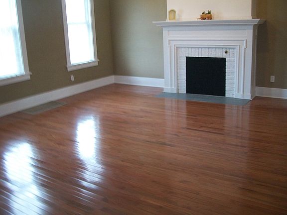 Beautiful hardwood Living room