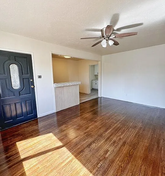 1223 Maple St — Photo 3