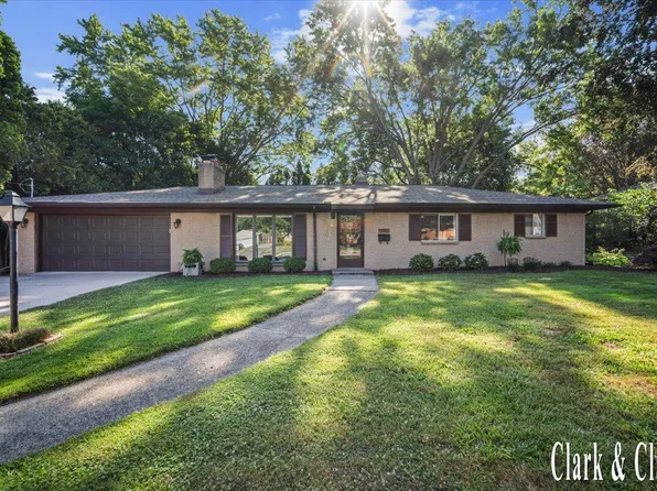 270 Lenora Ave NW, Grand Rapids, MI 49504