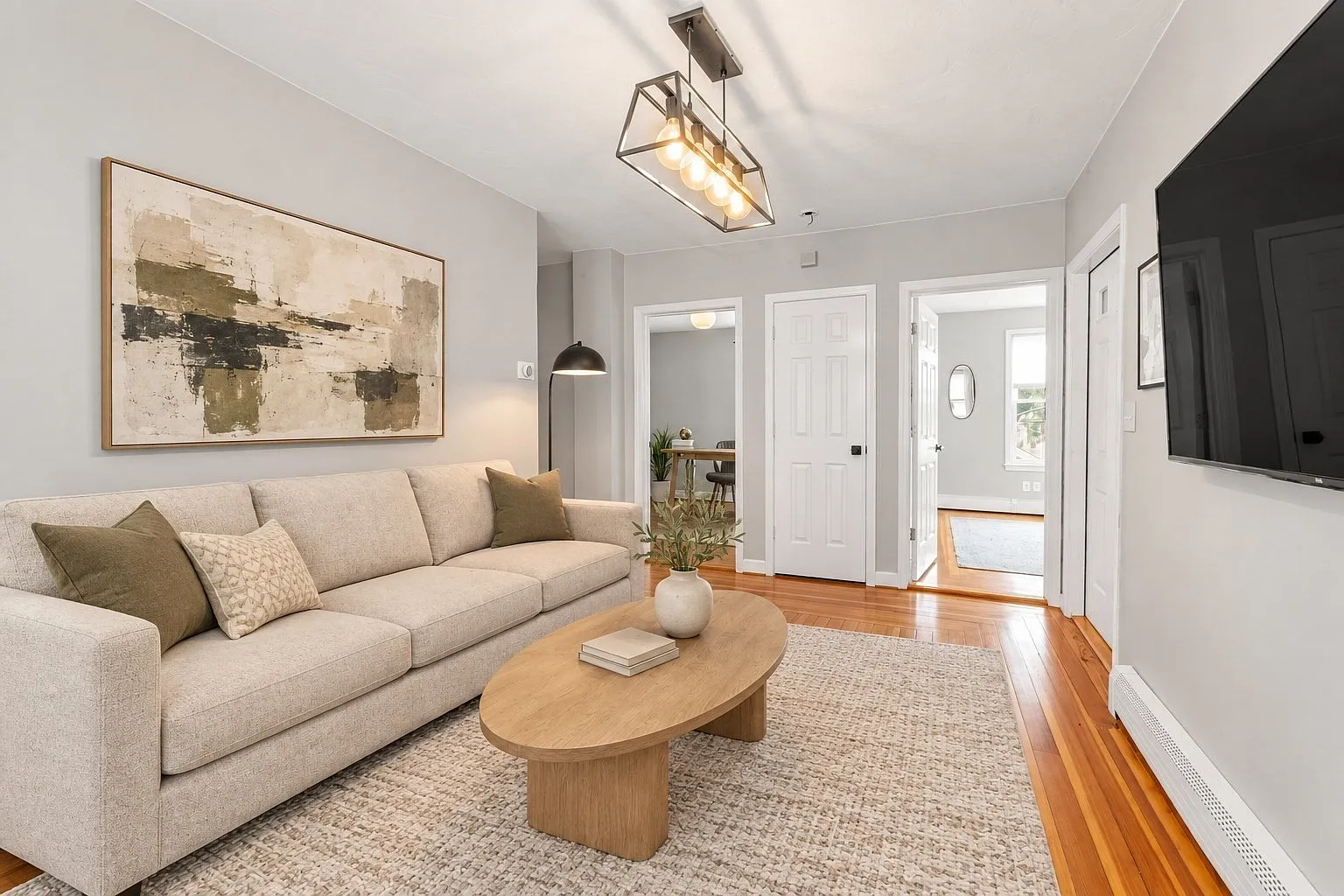 3 bed, 1.0 bath, 841 sqft, $3,200 — Photo 2