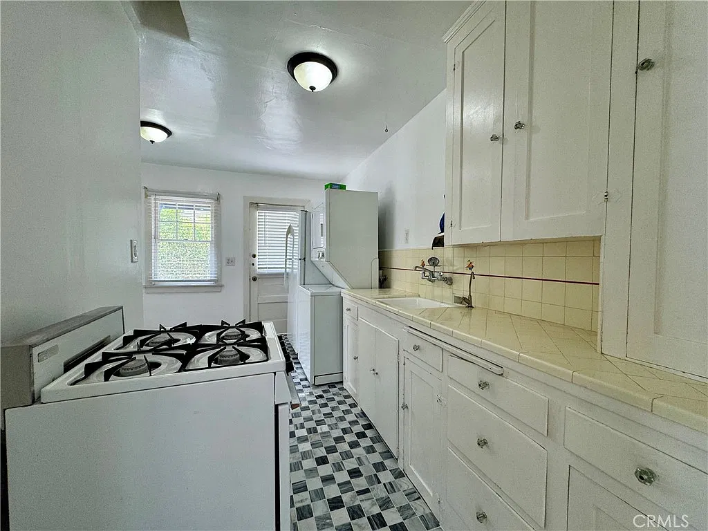 1 bed, 612 sqft, $2,350 — Photo 4