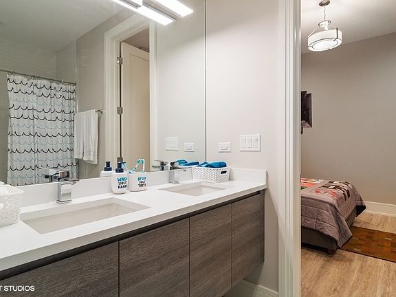4th image of 2110 W Belmont Ave #1