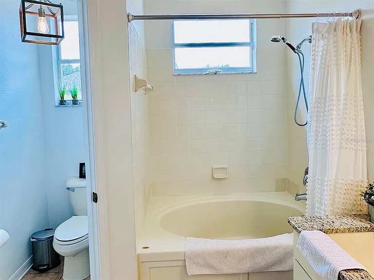 24900 Oakhaven Ct — Photo 28
