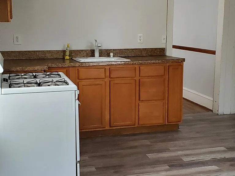 403 S 4th St — Photo 12
