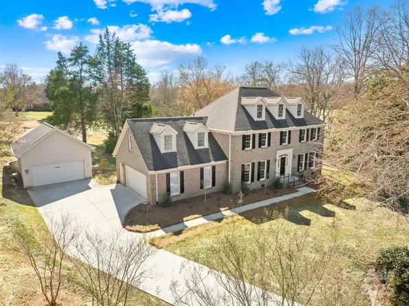 143 Old Squaw Rd, Mooresville, NC 28117