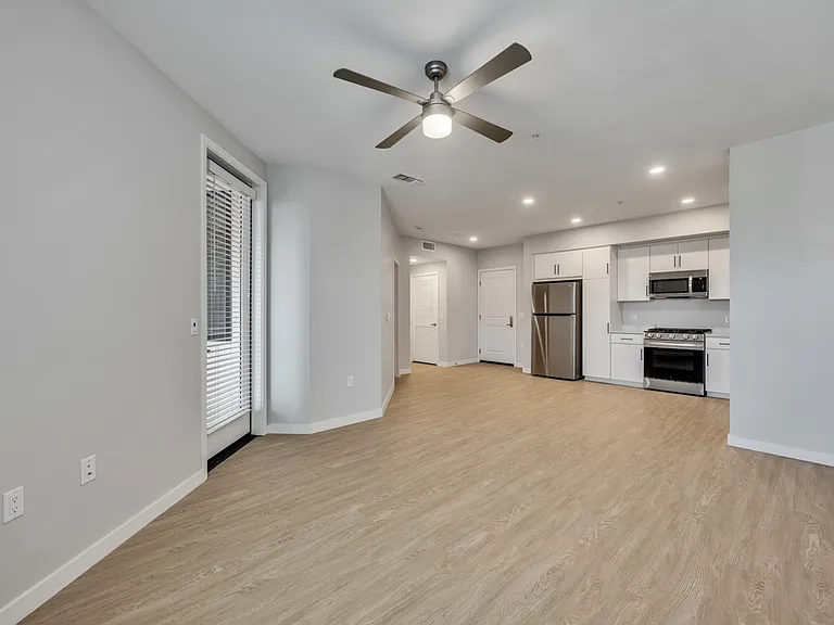 Downtown Ontario Luxury Apartments — Photo 7