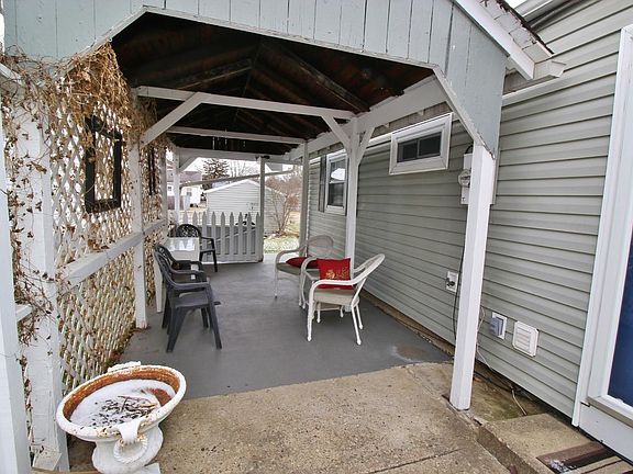 2nd image of 527 Winton Ave