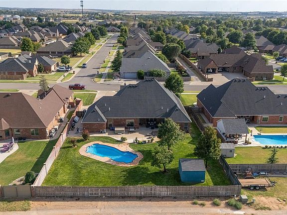 3rd image of 2111 Saber Ln