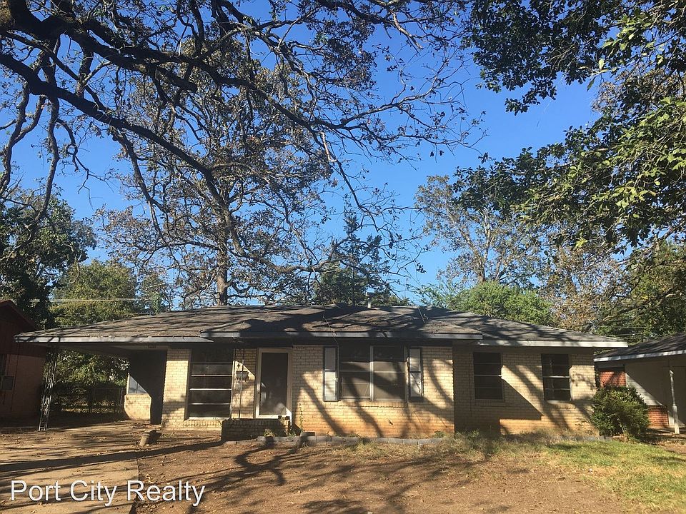 1st image of 617 Woodmont Pl