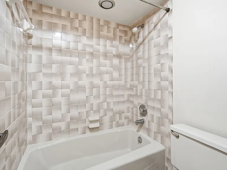 4515 Southampton Ct — Photo 20