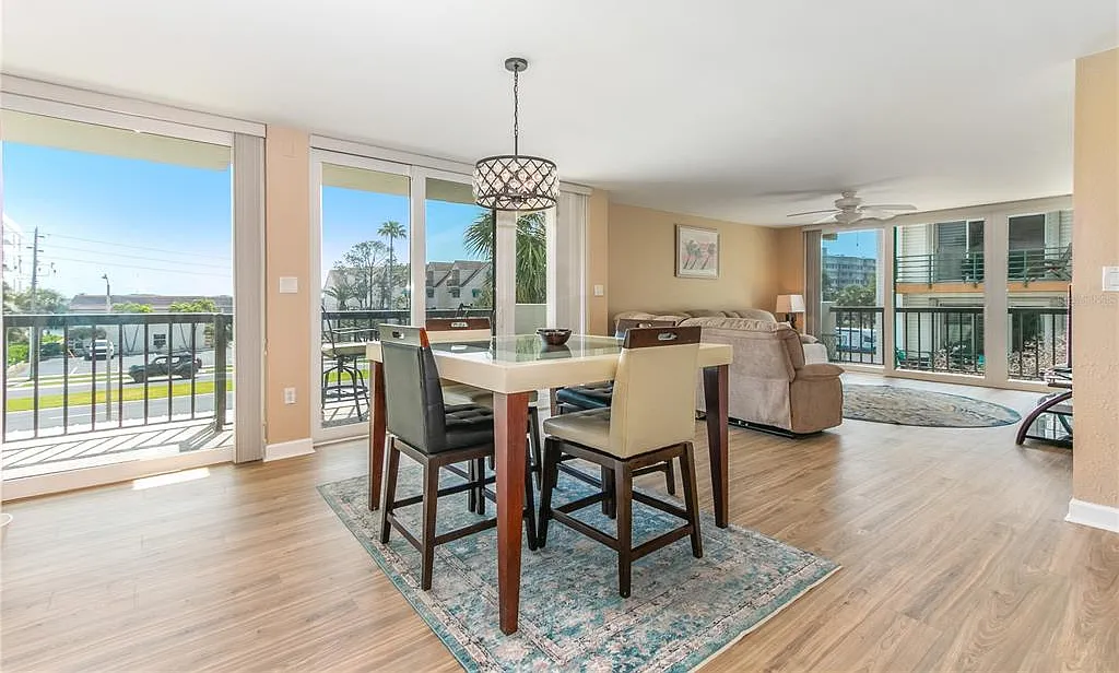 2 bed, 2.0 bath, 1390 sqft, $2,300 — Photo 4