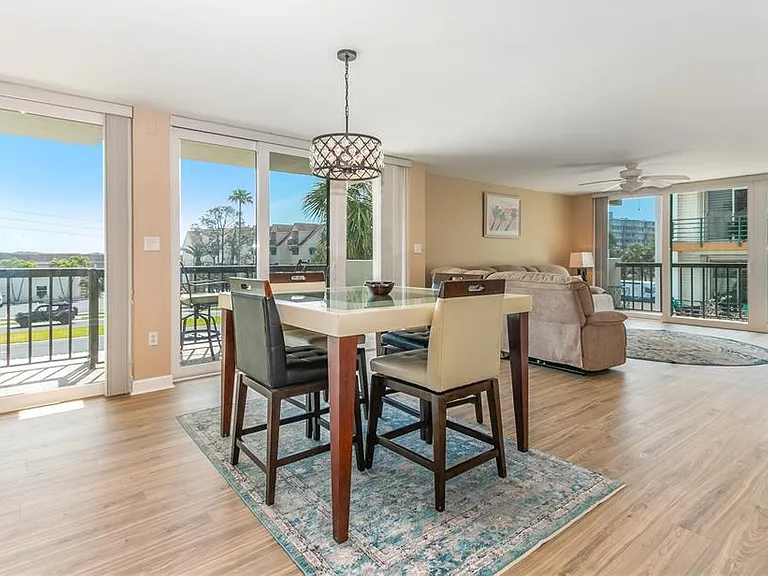 400 Island Way #212 — Photo 4
