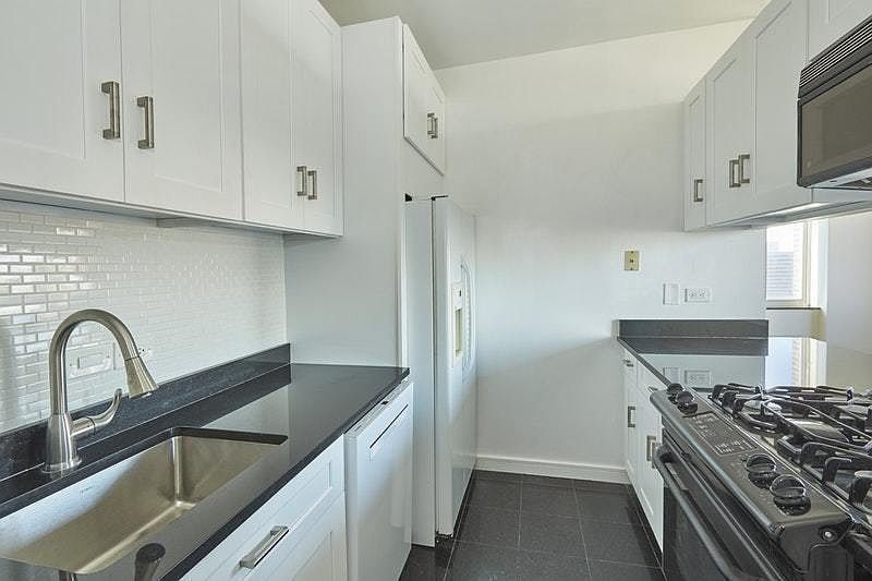 1st image of 360 E 88th St APT 37B